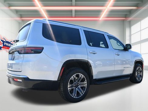 Used 2024 Jeep Wagoneer Series II w/ Flexible Seating Group RWD image 3
