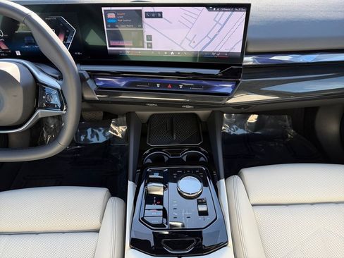 Certified 2026 BMW i5 eDrive40 AWD/4WD image 11