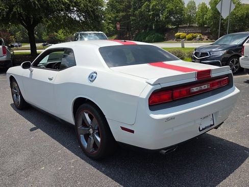 Used 2014 Dodge Challenger SXT RWD image 10