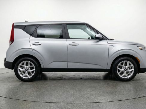Used 2025 Kia Soul LX w/ LX Technology Package image 11