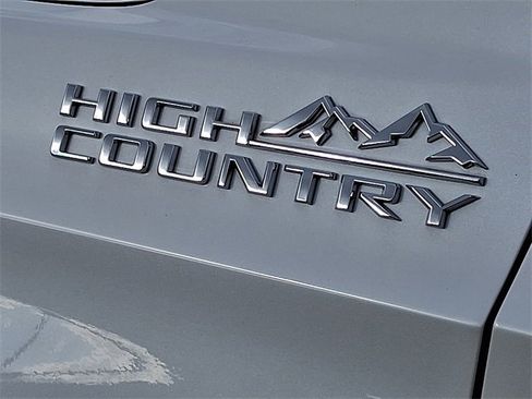 Used 2025 Chevrolet Tahoe High Country image 28