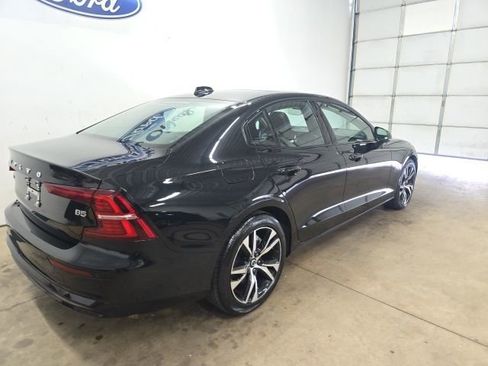 Used 2024 Volvo S60 B5 Core image 9