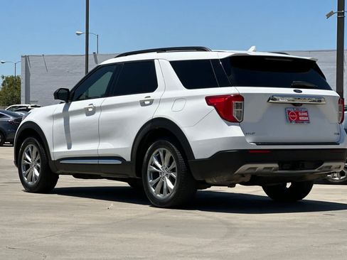 Used 2020 Ford Explorer XLT w/ Equipment Group 202A AWD/4WD image 7