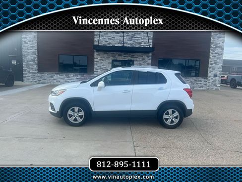 Used 2019 Chevrolet Trax LT w/ LT Convenience Package AWD/4WD image 1