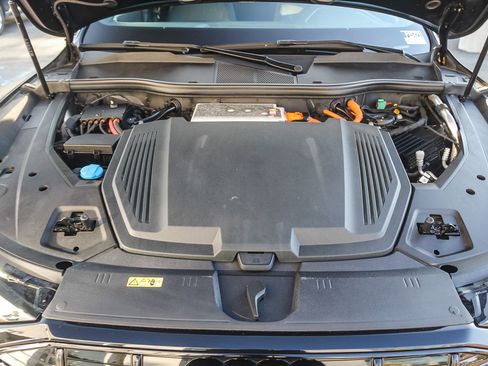 Certified 2022 Audi e-tron Premium w/ Convenience Plus Package image 29