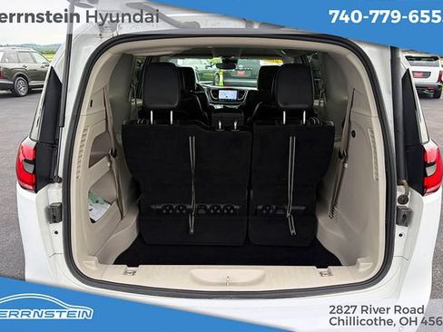 Used 2024 Chrysler Pacifica Touring-L FWD image 26