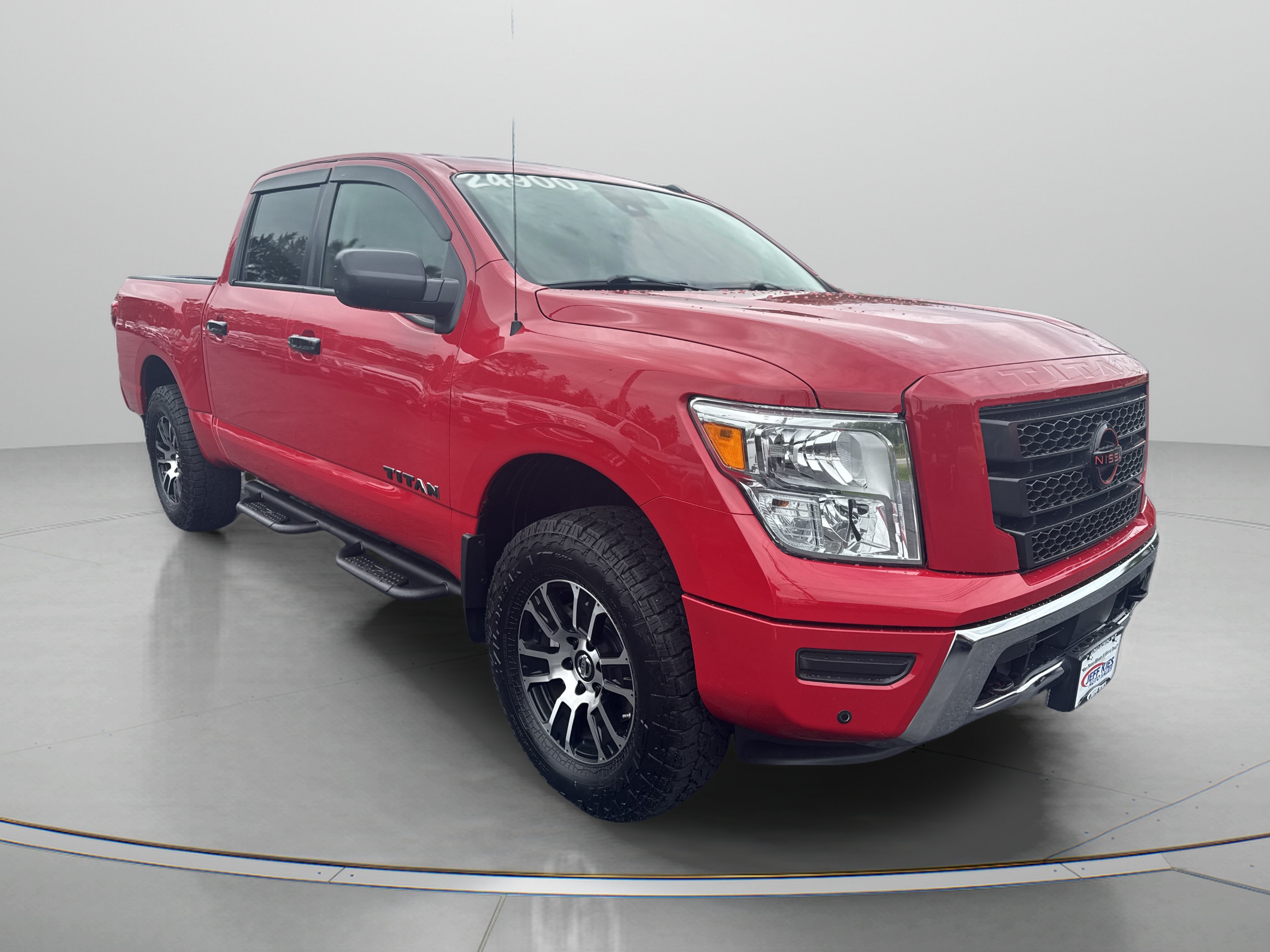 Used 2021 Nissan Titan SV w/ SV Convenience Package AWD/4WD image 3