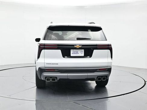 Used 2025 Chevrolet Traverse LT FWD image 8