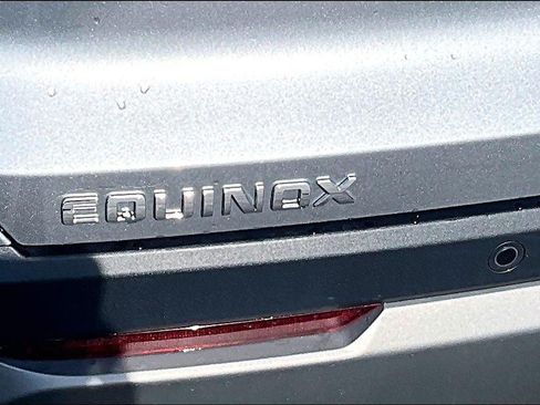 Used 2026 Chevrolet Equinox LT FWD image 8
