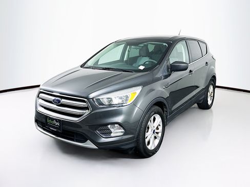 Used 2017 Ford Escape SE FWD image 3