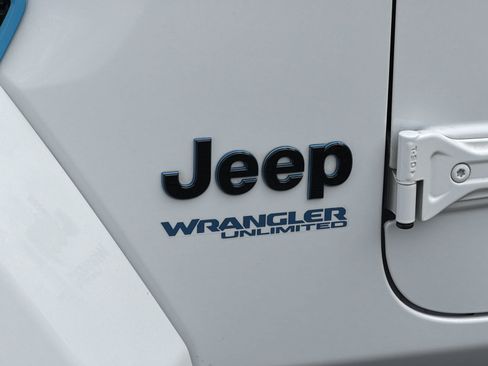 Used 2021 Jeep Wrangler Unlimited Sahara AWD/4WD image 40