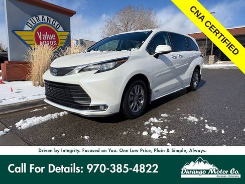 Used 2021 Toyota Sienna XLE image 1