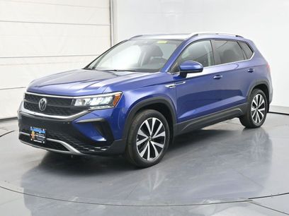 Used 2022 Volkswagen Taos SE w/ Panoramic Sunroof Package