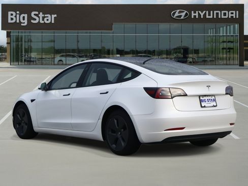 Used 2023 Tesla Model 3 Standard Range image 3