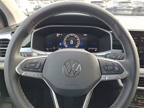 New 2026 Volkswagen Taos SE image 10