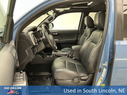 Used 2019 Toyota Tacoma TRD Sport image 17