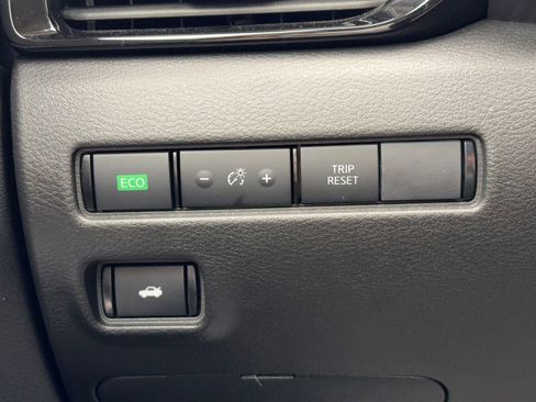 Used 2025 Nissan Sentra SR FWD image 21