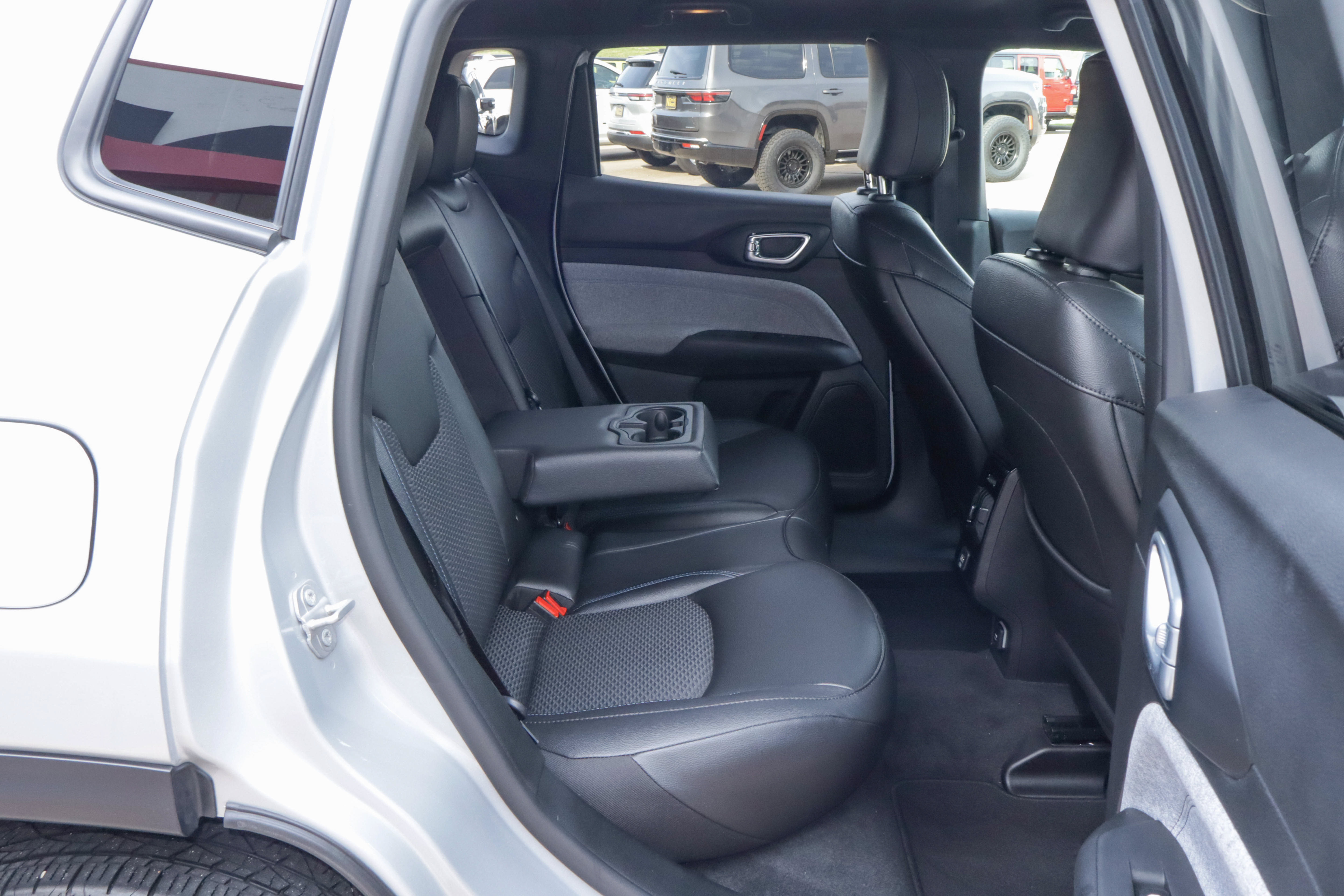 Used 2025 Jeep Compass Latitude AWD/4WD image 22
