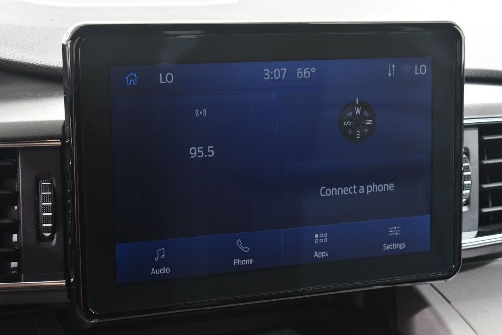 Used 2024 Ford Explorer XLT w/ Equipment Group 202A AWD/4WD image 29