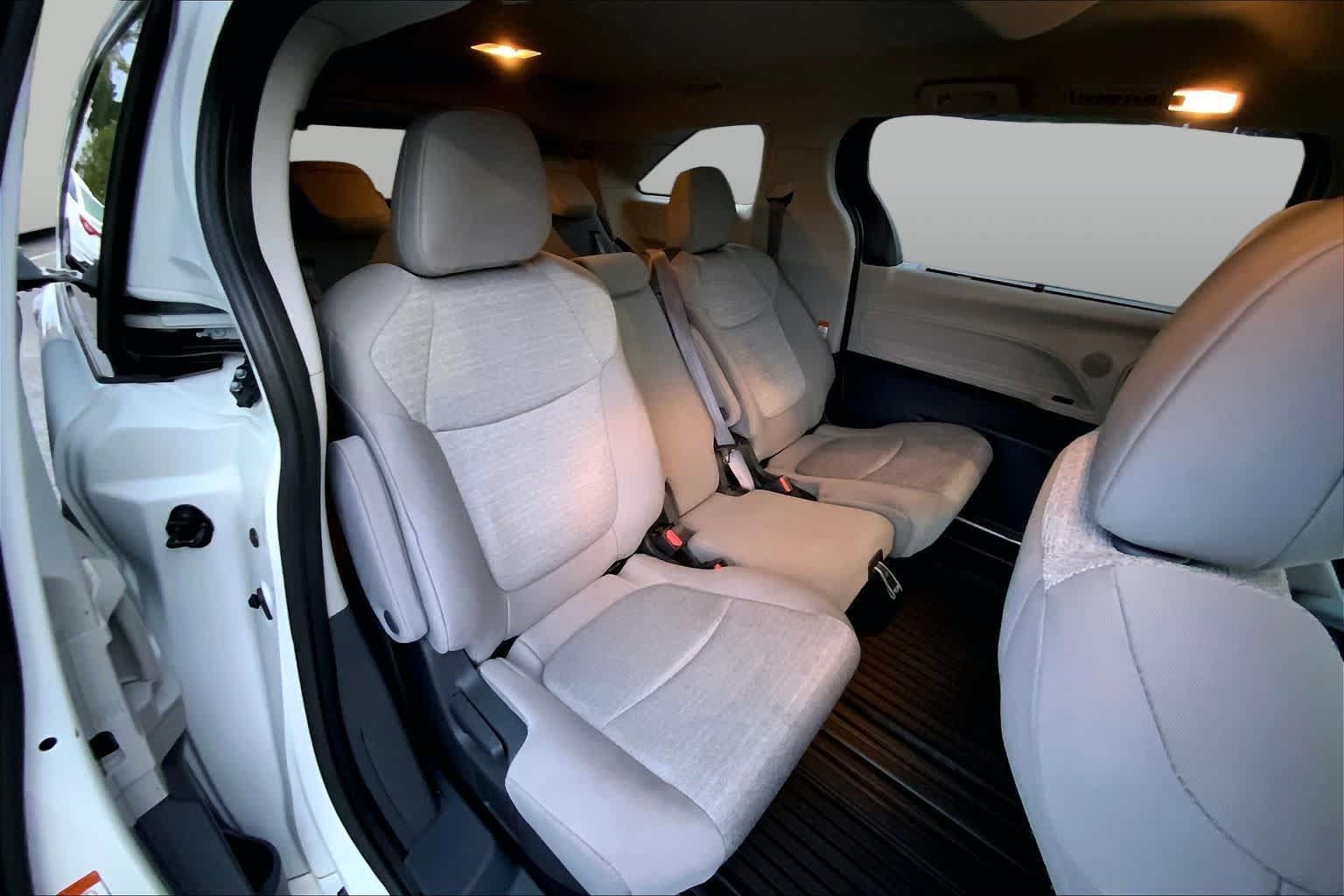 Used 2022 Toyota Sienna LE FWD image 17