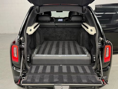 Used 2022 Rolls-Royce Cullinan Black Badge w/ Dark Exterior Package image 77