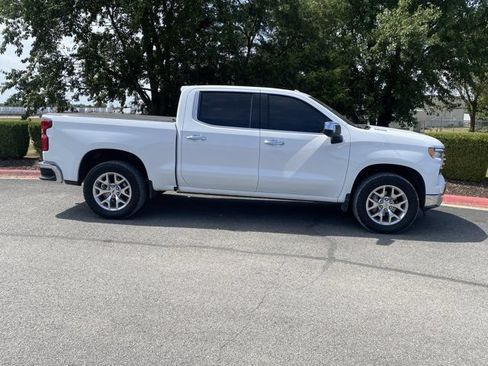 Used 2025 Chevrolet Silverado 1500 LTZ AWD/4WD image 2