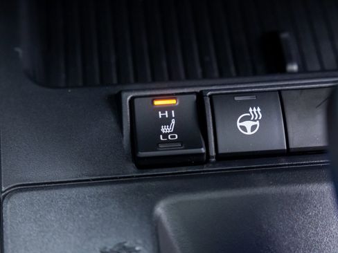 Used 2026 Toyota Corolla Cross XLE image 26