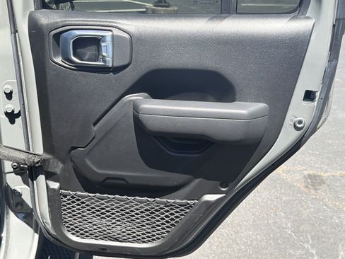 Used 2022 Jeep Wrangler Unlimited Sport image 19