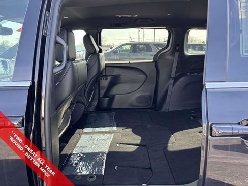 New 2026 Chrysler Pacifica Select image 7