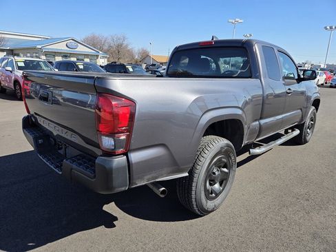 Used 2022 Toyota Tacoma SR image 3