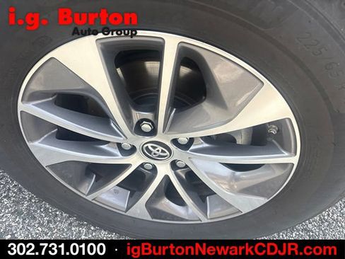 Used 2018 Toyota RAV4 XLE w/ Convenience Package AWD/4WD image 7