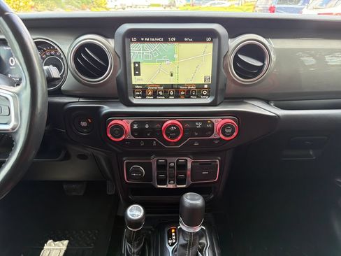Used 2022 Jeep Wrangler Unlimited Sahara w/ Cold Weather Group AWD/4WD image 6