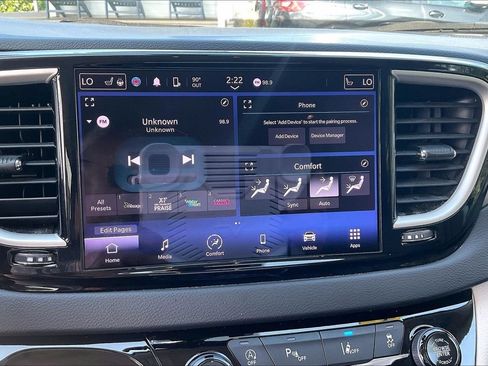 Used 2023 Chrysler Pacifica Touring-L FWD image 15