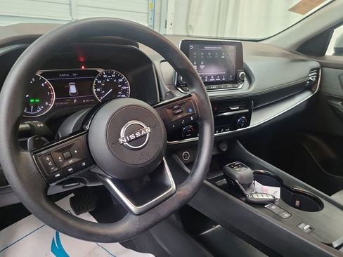 Used 2022 Nissan Rogue SV image 6