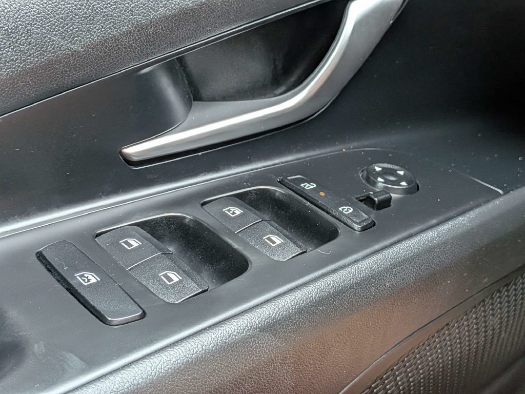 Certified 2025 Hyundai Elantra SEL FWD image 34