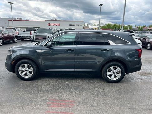 Used 2023 Kia Sorento LX FWD image 5