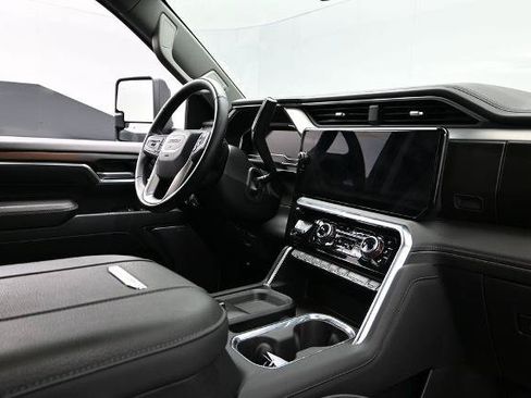 Used 2025 GMC Sierra 2500 Denali AWD/4WD image 14