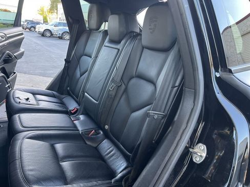 Used 2017 Porsche Cayenne image 31