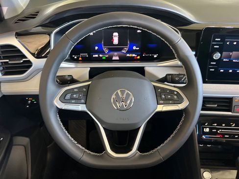 New 2026 Volkswagen Taos SE FWD image 14