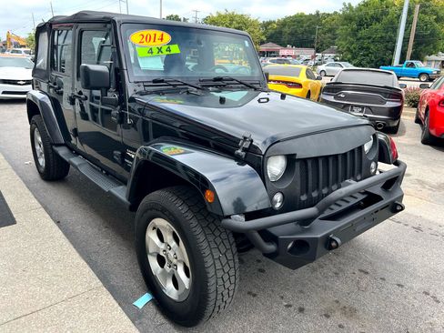 Used 2014 Jeep Wrangler Unlimited Sahara image 9