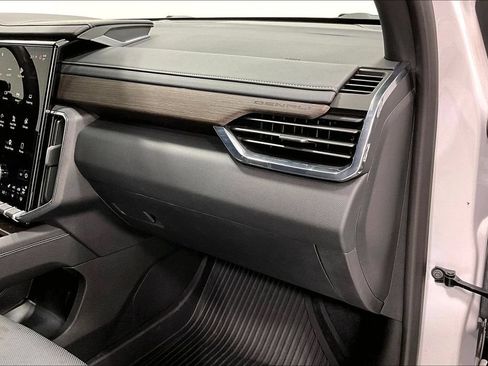 Used 2025 GMC Acadia Denali w/ Super Cruise Package FWD image 19