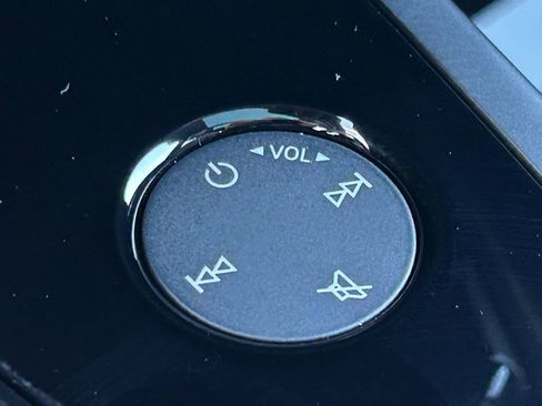 Used 2024 Audi Q4 e-tron Premium w/ Convenience Package image 23