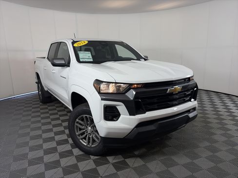 Certified 2024 Chevrolet Colorado LT w/ LT Convenience Package AWD/4WD image 1
