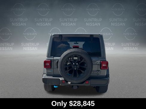 Used 2023 Jeep Wrangler Unlimited Sahara w/ Cold Weather Group AWD/4WD image 4