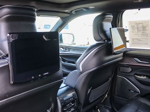 Used 2023 Jeep Grand Cherokee Overland w/ Advanced Protech Group III AWD/4WD image 20