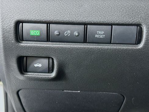 Used 2025 Nissan Sentra SV FWD image 17