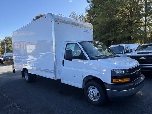 New 2025 Chevrolet Express 3500 w/ Power Convenience Package image 7