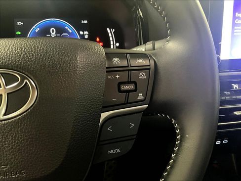 Used 2025 Toyota Camry SE image 23