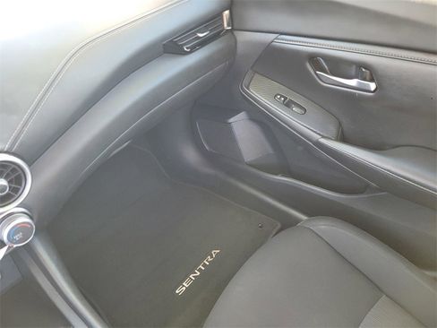 Used 2022 Nissan Sentra SV image 12