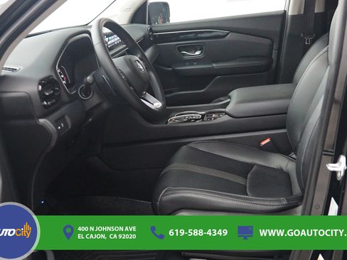 Used 2023 Honda Pilot Touring image 9
